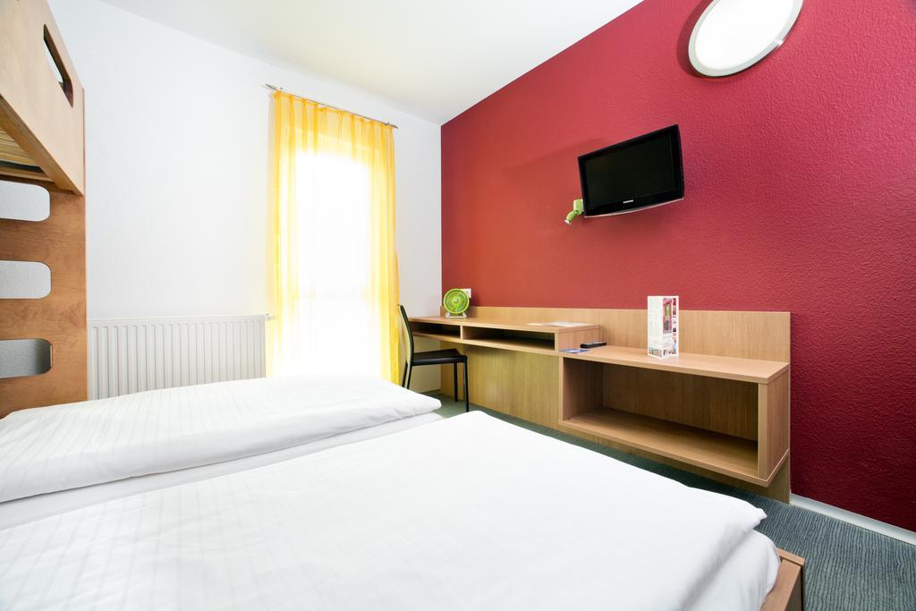 Cleverhotel Herzogenburg Extérieur photo
