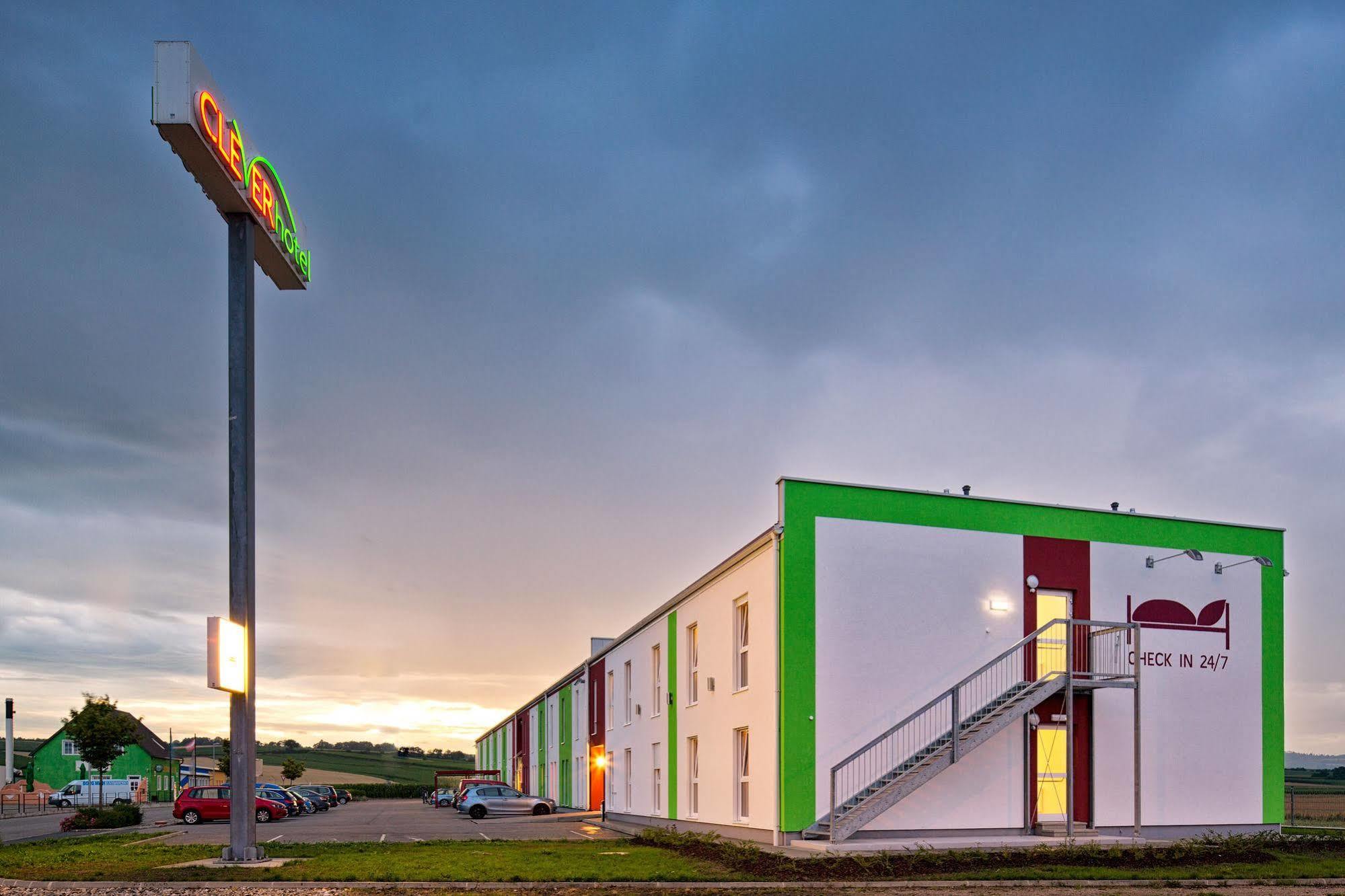 Cleverhotel Herzogenburg Extérieur photo