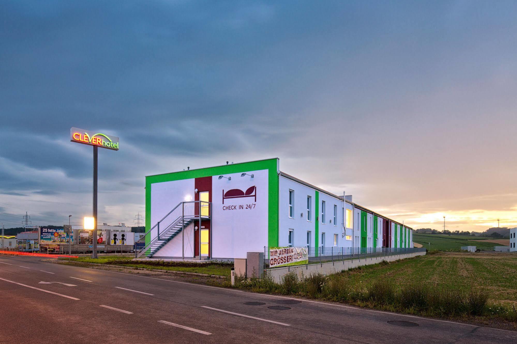 Cleverhotel Herzogenburg Extérieur photo