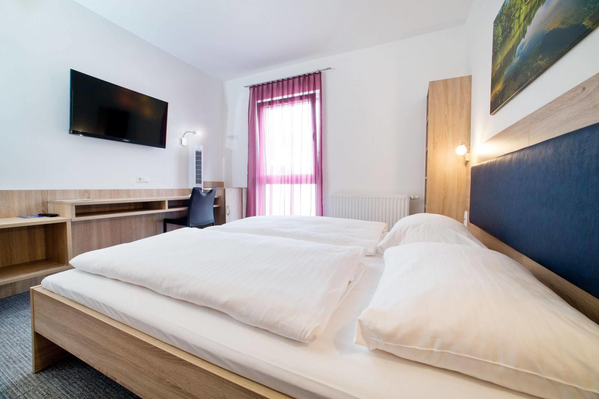Cleverhotel Herzogenburg Extérieur photo