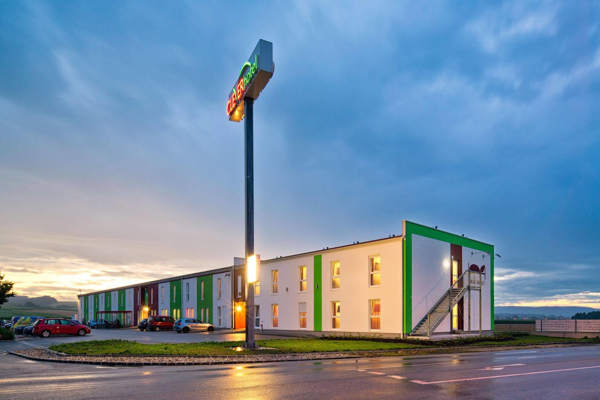 Cleverhotel Herzogenburg Extérieur photo